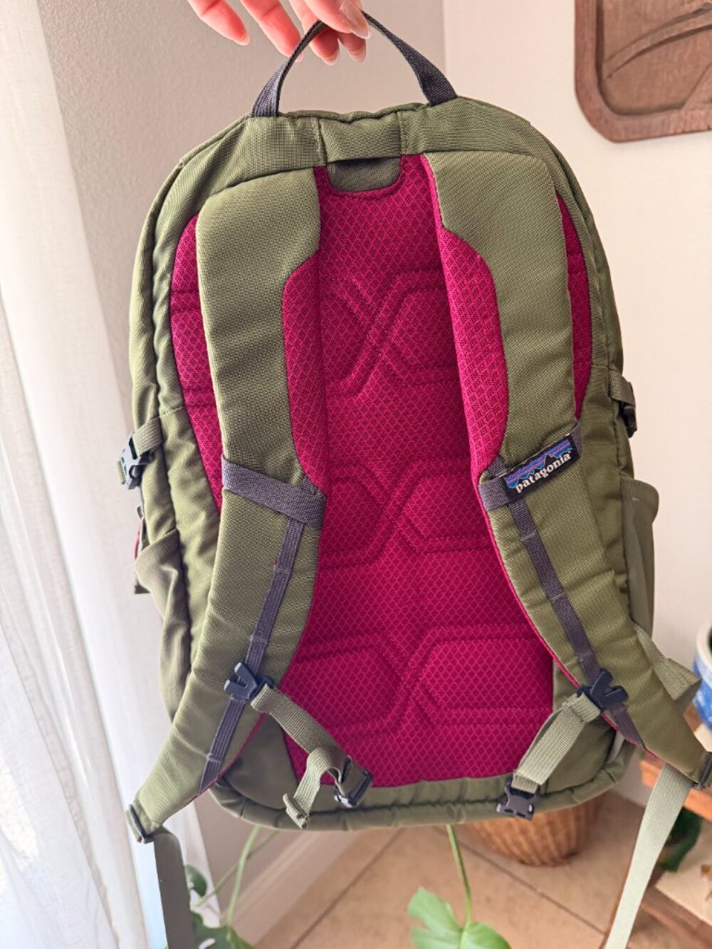 Patagonia Women's Refugio 26L Green Pink Laptop Backpack - Picture 6 of 8